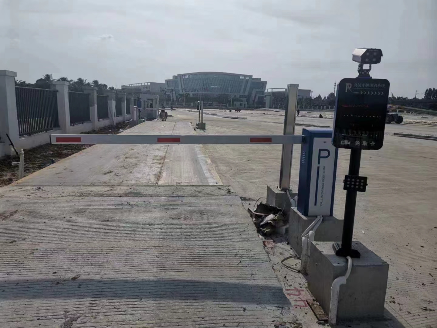 无人值守地磅车牌识别摄像头安装位置.jpg