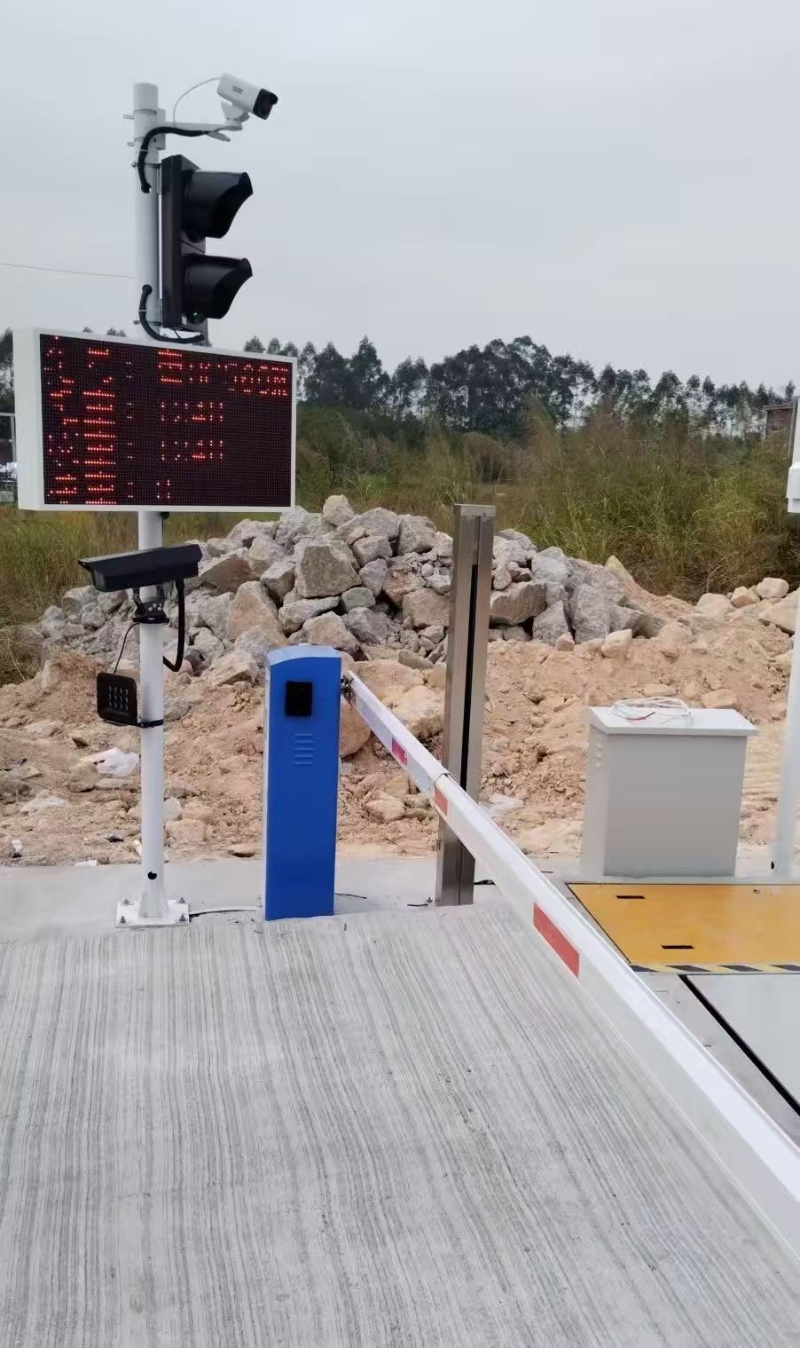 无人值守地磅LED大屏显示重量 无人值守地磅LED大屏显示重量