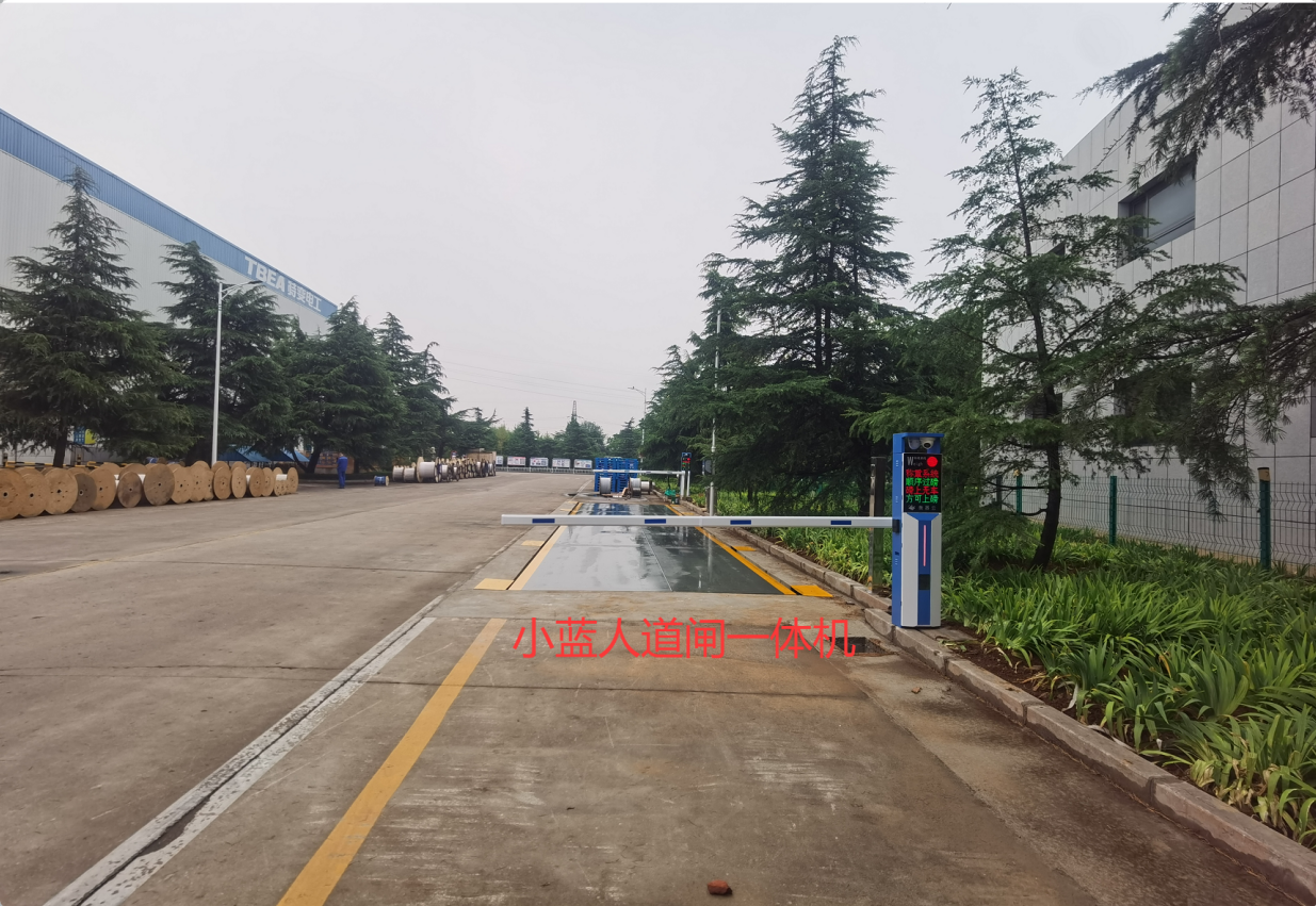 智能道闸一体机现场应用图 智能道闸一体机现场应用图